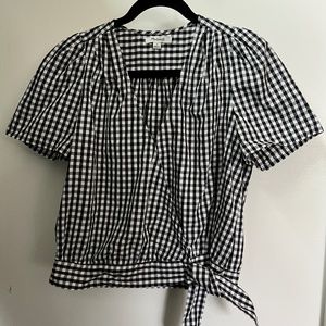 Short-Sleeve Wrap Top in Gingham Check Size M Medium